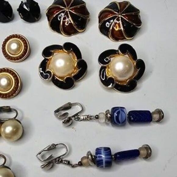 12 Pairs Clip-On Screw Back Vintage Earrings - Picture 4 of 4